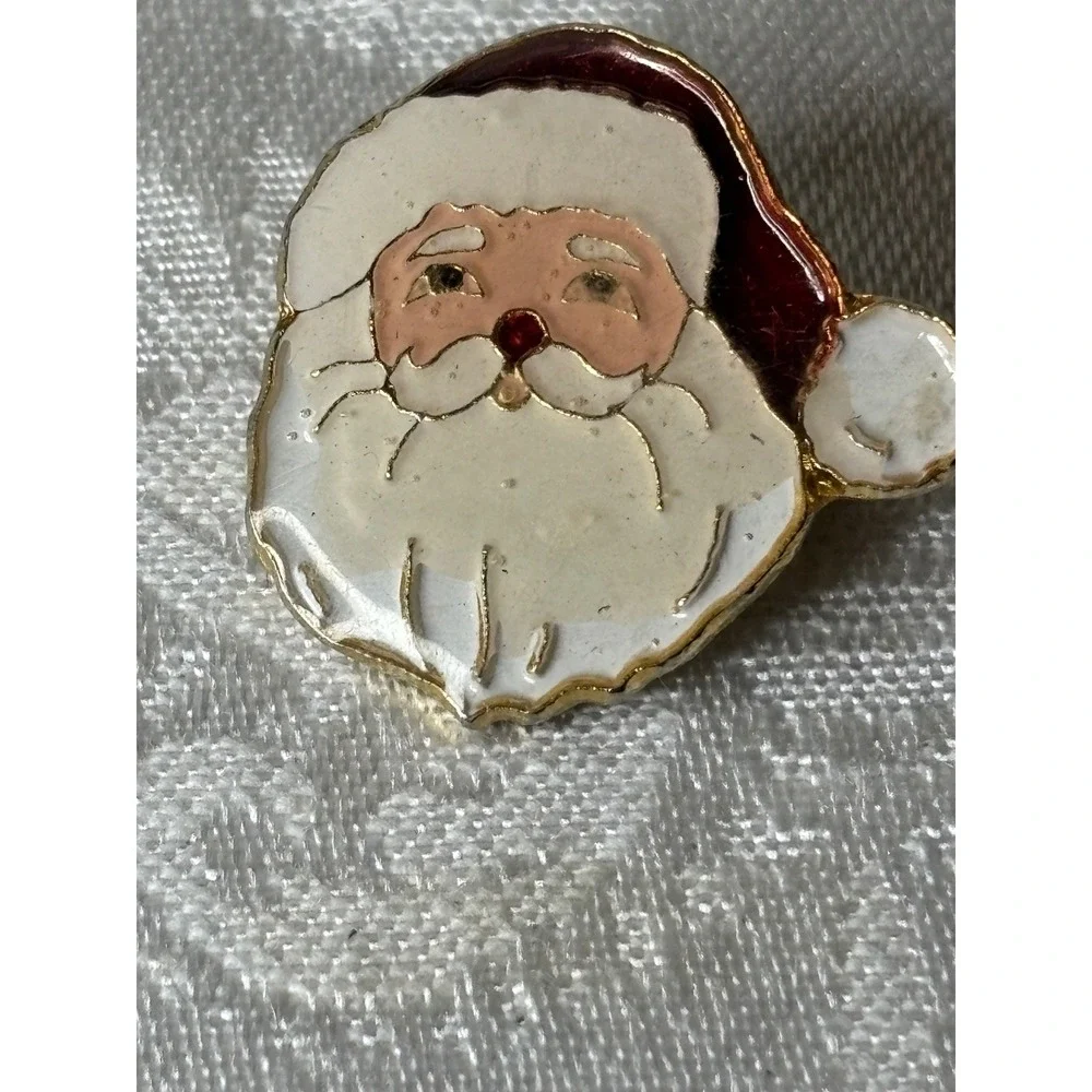 Santa Claus Enamel Pin Christmas Holiday Gold Tone St Nick Brooch vtg Nostalgic
